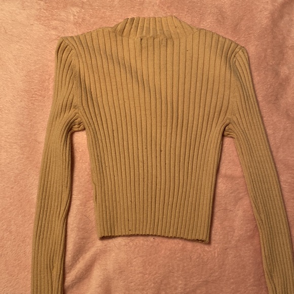 Tan/peach turtle neck, soft and buttery texture, size S - Picture 3 of 3
